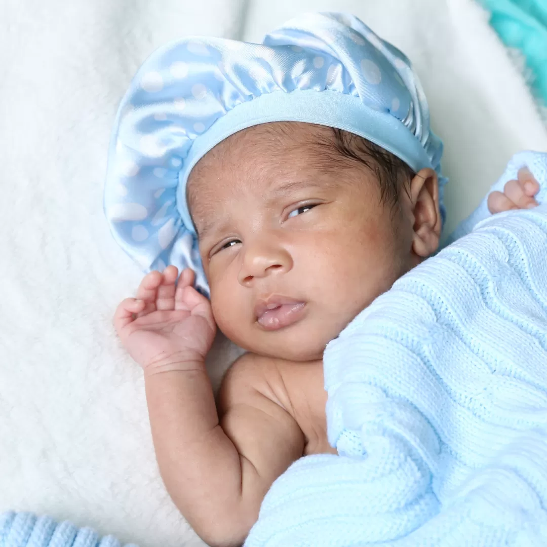 At What Age Can a Baby Wear a Bonnet?